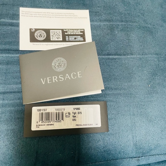 Versace

La Medusa leather slingback bump, size 7.5, brand new but not my size. - Picture 11 of 11